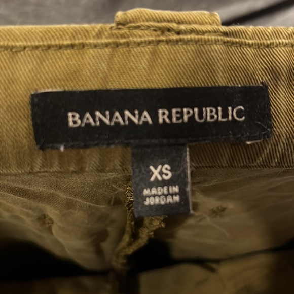 Banana Republic Olive Green Cropped Pants, Pull on, Size XS - Picture 2 of 6